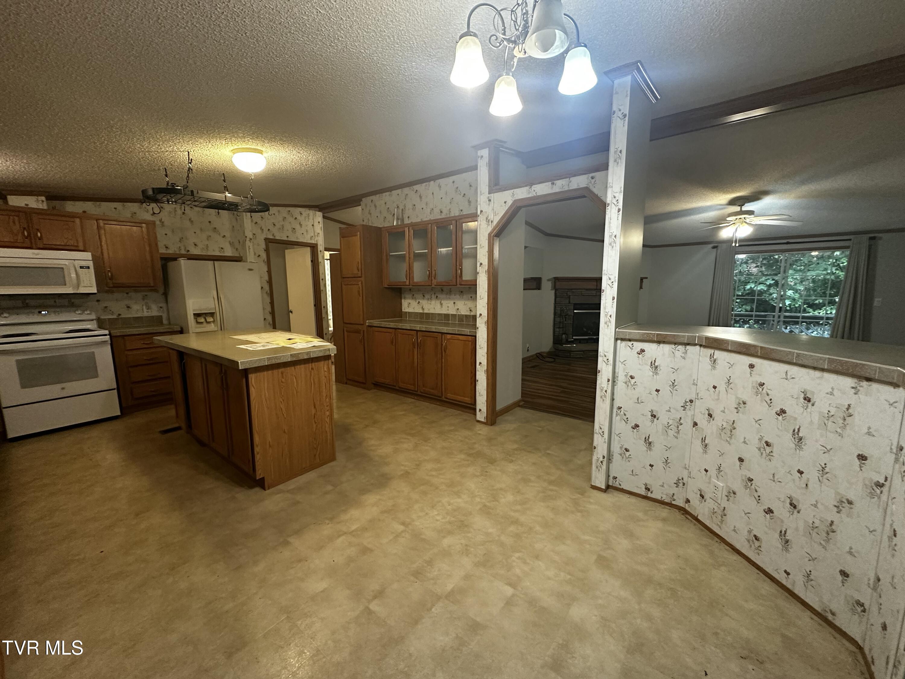 1423 Poga Road Butler, TN 37640 - Photo 5 of 39 IMG_6477