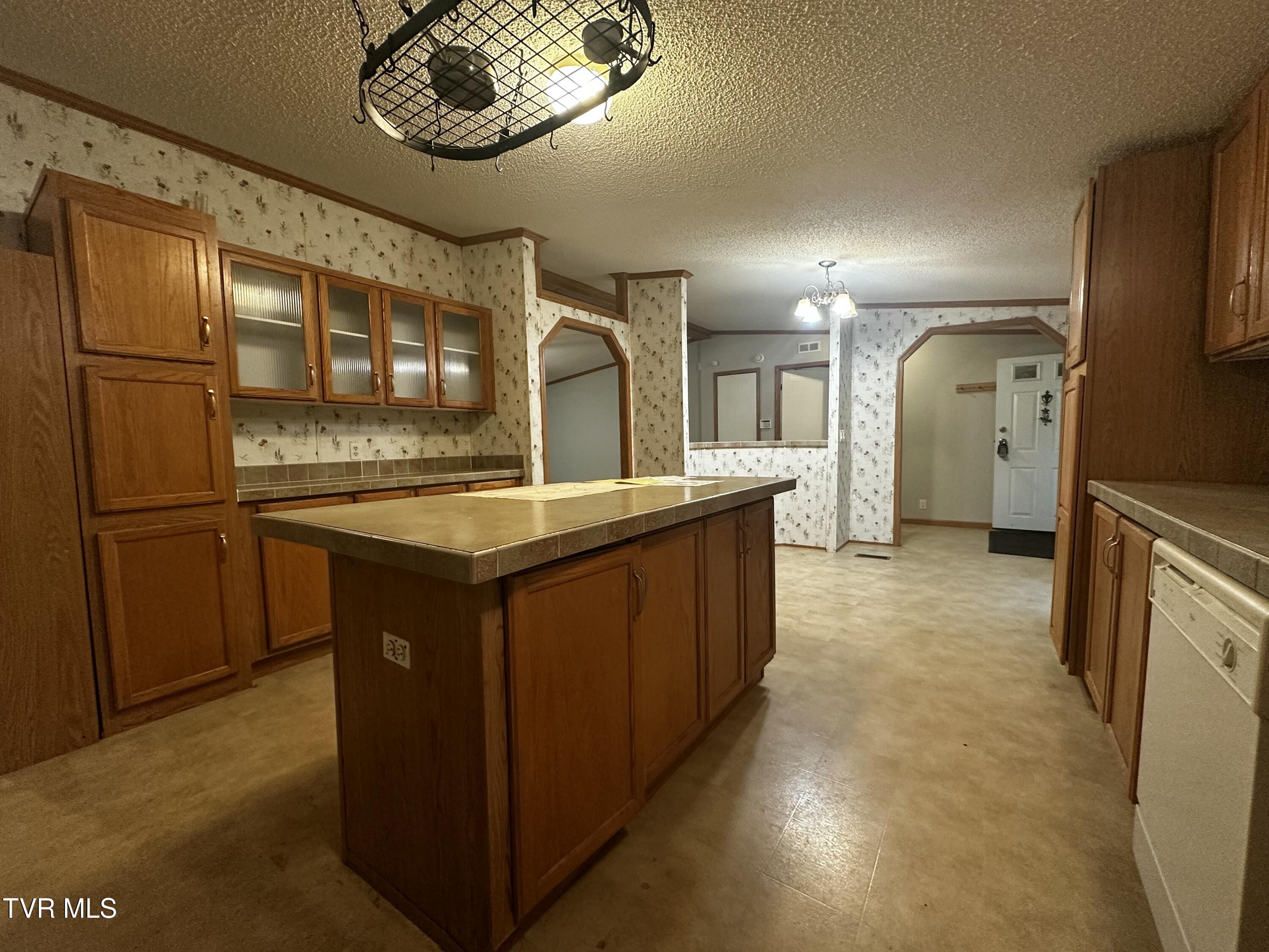 1423 Poga Road Butler, TN 37640 - Photo 7 of 39 IMG_6475