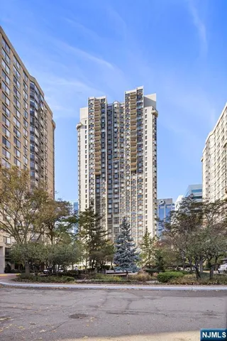 $5,400 | 45 River Drive South, Unit 2914, Jersey City, NJ 07310