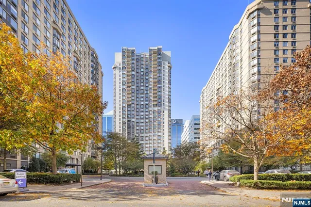 $5,400 | 45 River Drive South, Unit 2914, Jersey City, NJ 07310