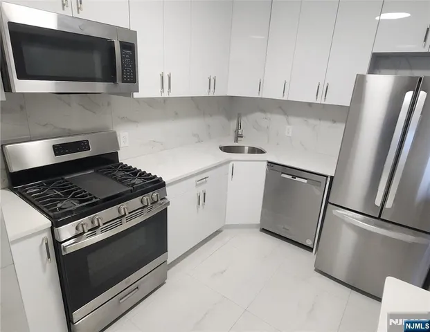 $5,400 | 45 River Drive South, Unit 2914, Jersey City, NJ 07310