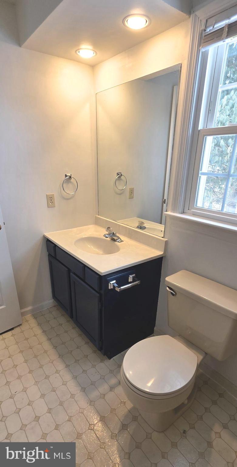 3213 Maplecrest Terrace Lancaster, PA 17601 - Photo 11 of 19 2nd floor bathroom