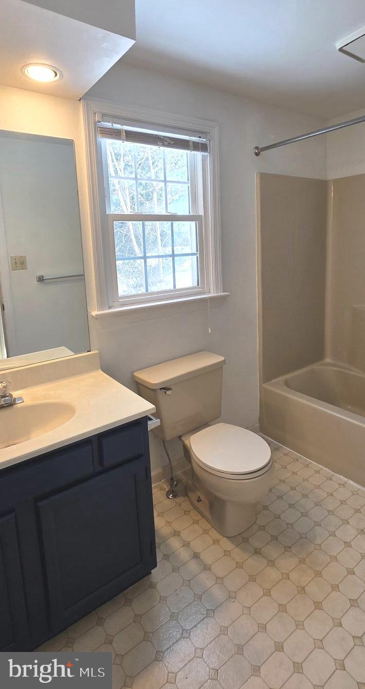 3213 Maplecrest Terrace Lancaster, PA 17601 - Photo 10 of 19 Second floor full bathroom