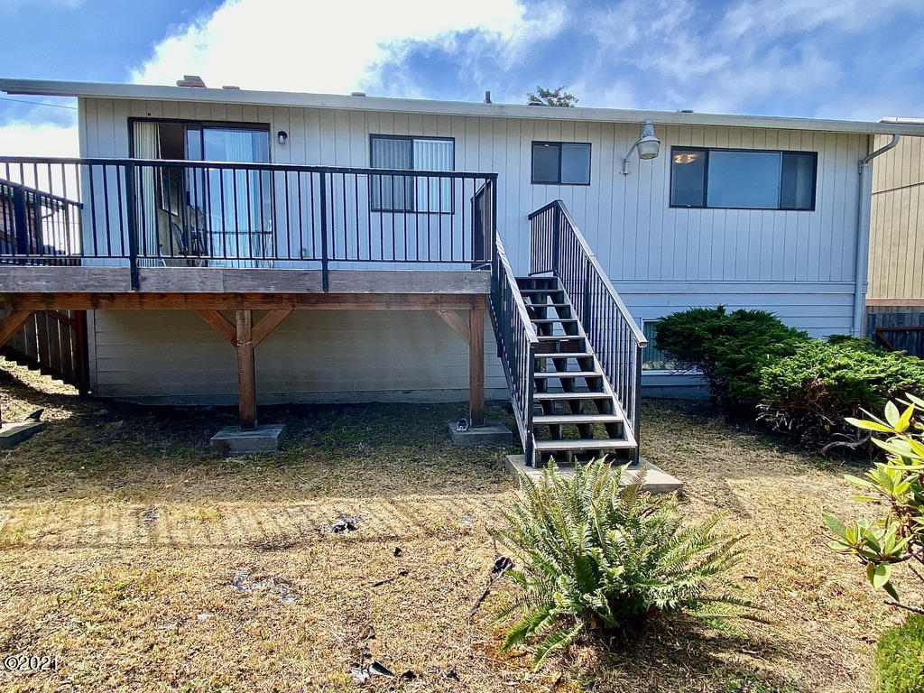 35 Southwest Hurbert Street Newport, OR 97365 - Photo 17 of 39 Rear Elevation