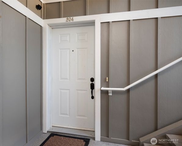 $314,900 | 1700 Southwest Mulberry Place, Unit A204, Oak Harbor, WA 98277