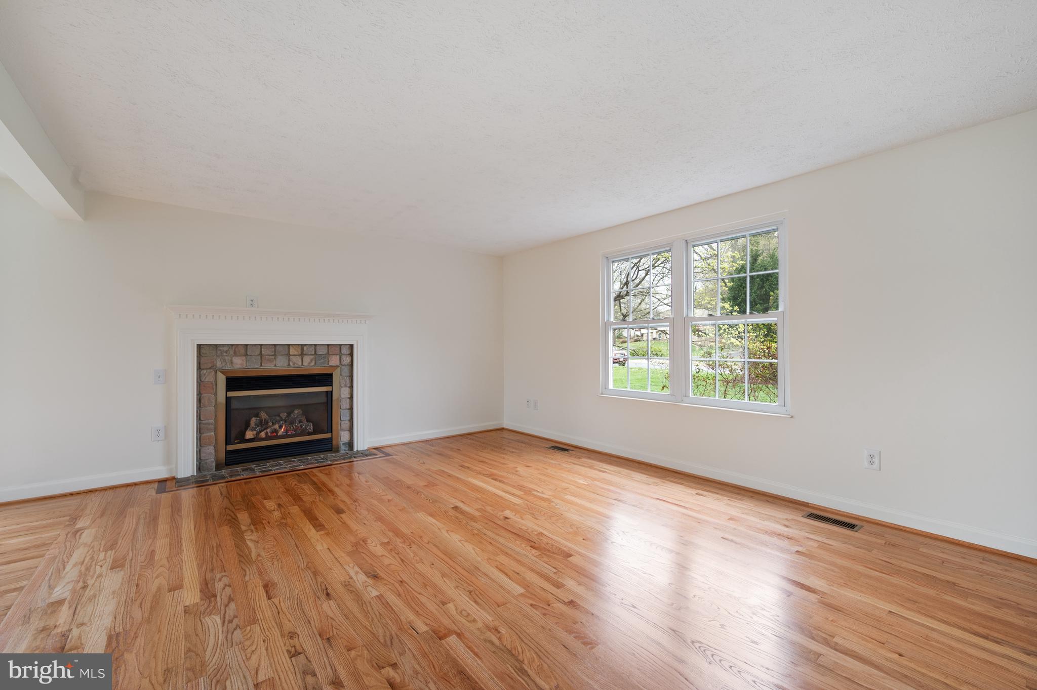 4417 Cub Run Road Chantilly, VA 20151 - Photo 19 of 57 an empty room with windows and fireplace