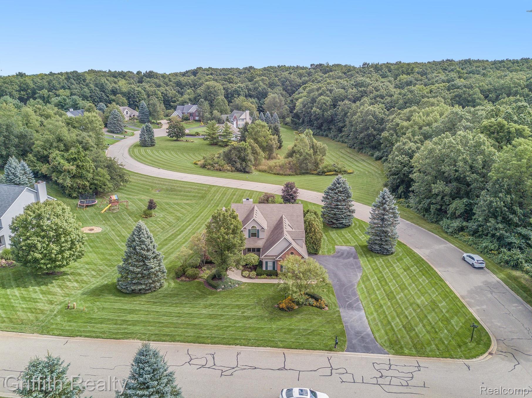 2069 Ricks Court Brighton, MI 48114 - Photo 44 of 49 DJI_0004.jpg