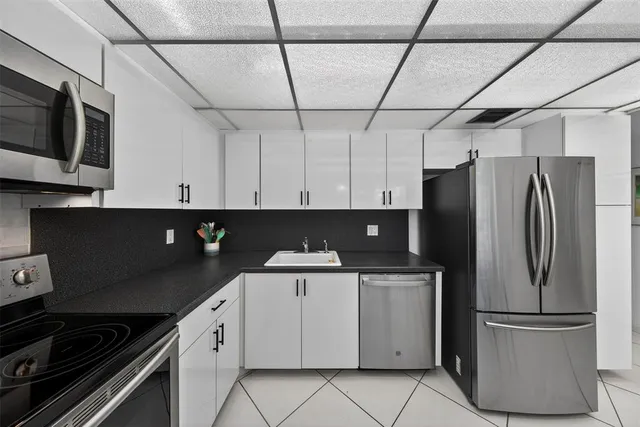 $260,000 | 808 Cypress Boulevard, Unit 203, Pompano Beach, FL 33069