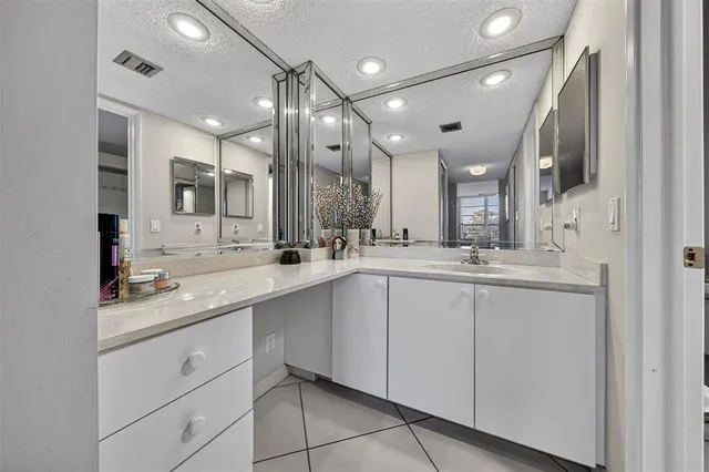 $260,000 | 808 Cypress Boulevard, Unit 203, Pompano Beach, FL 33069