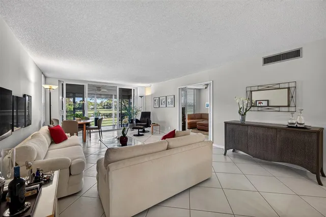 $260,000 | 808 Cypress Boulevard, Unit 203, Pompano Beach, FL 33069