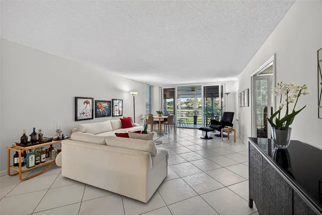 $260,000 | 808 Cypress Boulevard, Unit 203, Pompano Beach, FL 33069