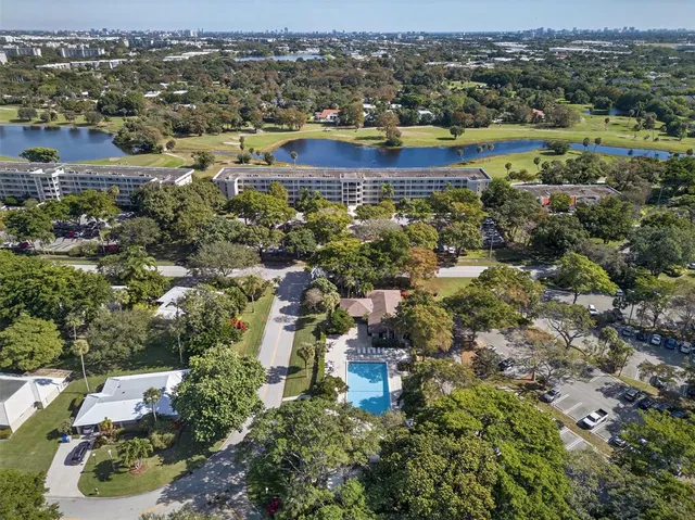 $260,000 | 808 Cypress Boulevard, Unit 203, Pompano Beach, FL 33069