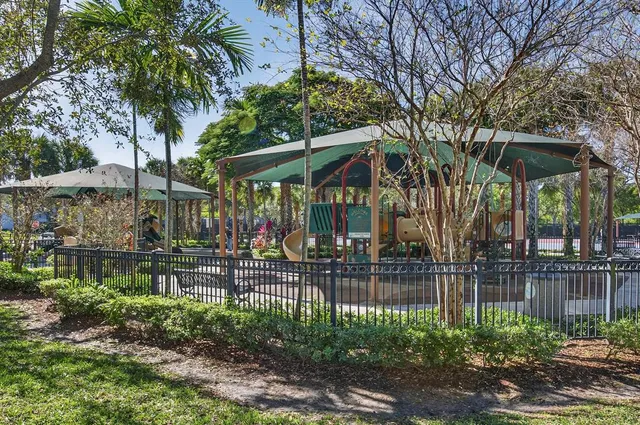 $260,000 | 808 Cypress Boulevard, Unit 203, Pompano Beach, FL 33069