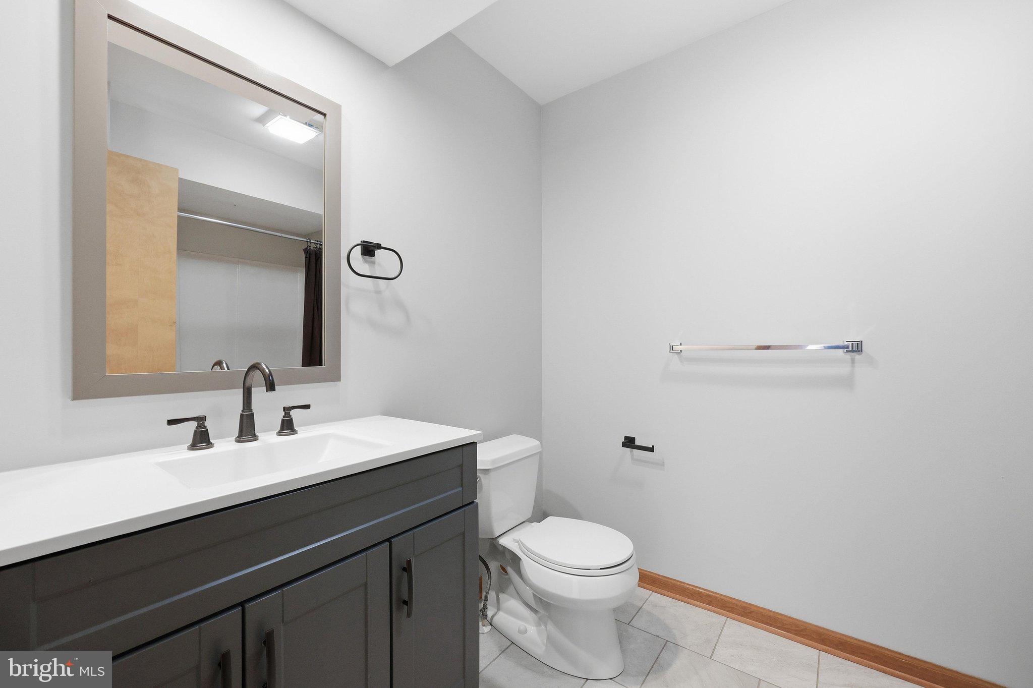 11441 Pleasant Valley Road Smithsburg, MD 21783 - Photo 34 of 66 Hall Bath