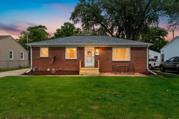 $274,900 | 1225 Redwood Drive, Green Bay, WI 54304
