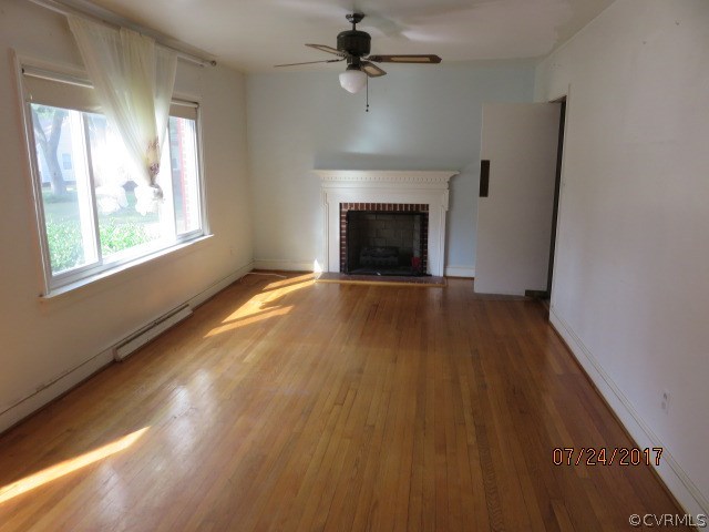 734 Hampton Road Petersburg, VA 23805 - Photo 12 of 34 734 Hampton Rd - Living Room A