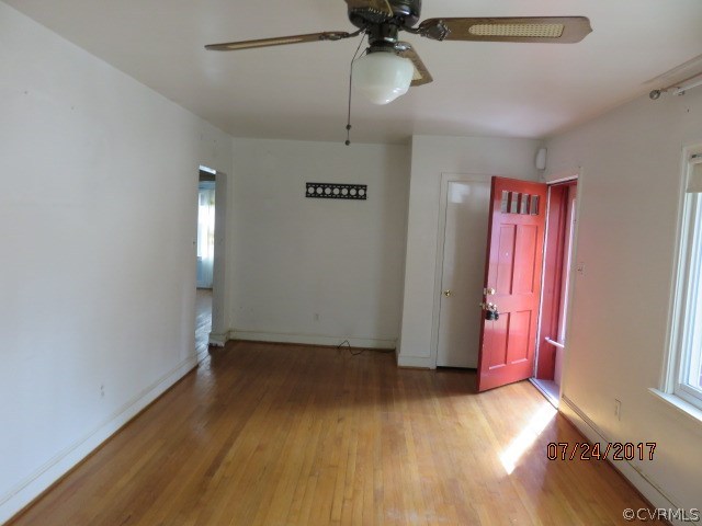 734 Hampton Road Petersburg, VA 23805 - Photo 13 of 34 734 Hampton Rd - Living Room B