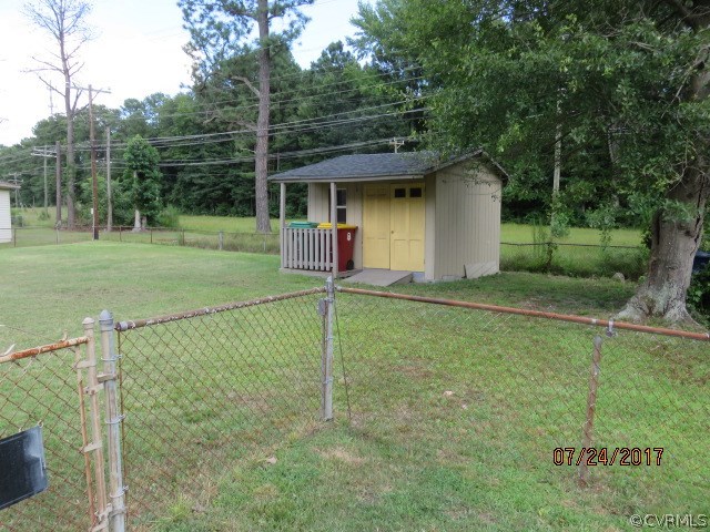 734 Hampton Road Petersburg, VA 23805 - Photo 9 of 34 734 Hampton Rd - Shed