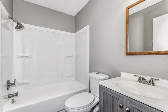 $194,900 | 6312 North Ulysses Street, Park City, KS 67219