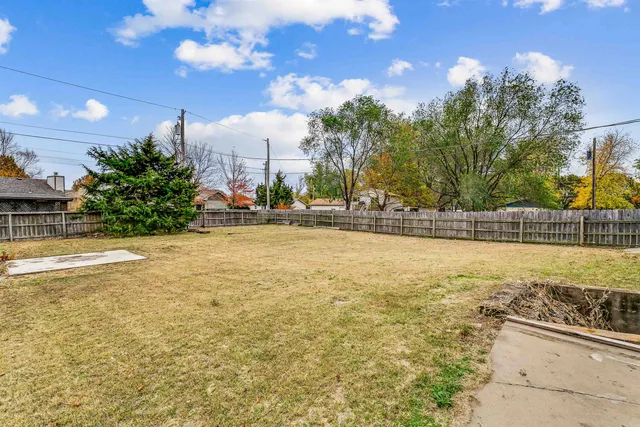 $194,900 | 6312 North Ulysses Street, Park City, KS 67219