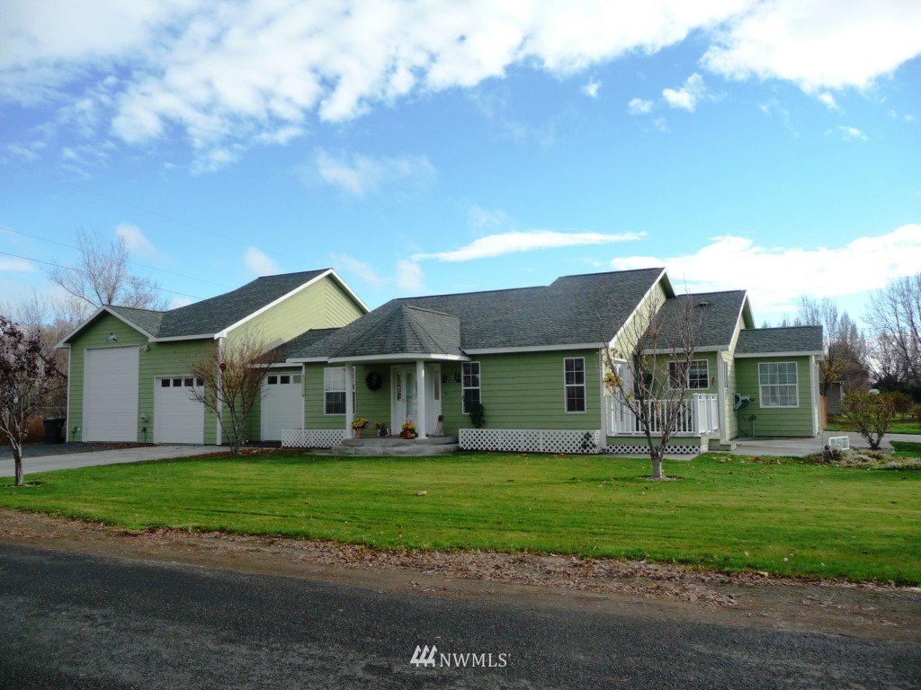 2241 Elgin Road Northeast Moses Lake, WA 98837 - Photo 1 of 15 Gallery Image 1