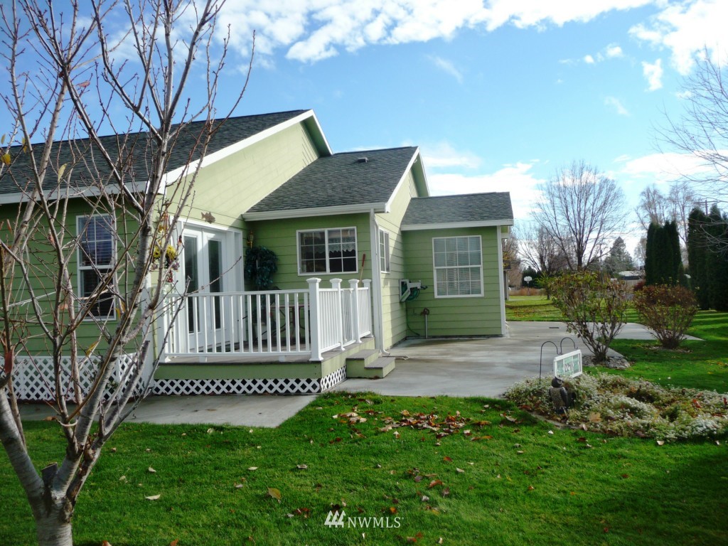 2241 Elgin Road Northeast Moses Lake, WA 98837 - Photo 2 of 15 Gallery Image 2