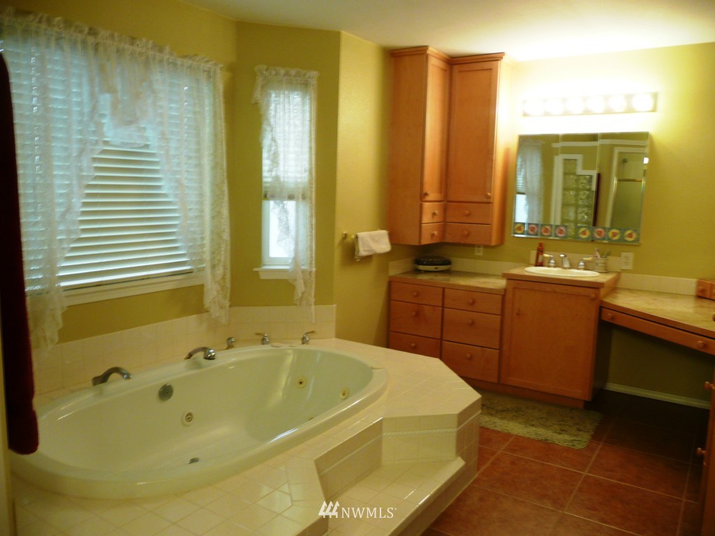 2241 Elgin Road Northeast Moses Lake, WA 98837 - Photo 12 of 15 Gallery Image 12