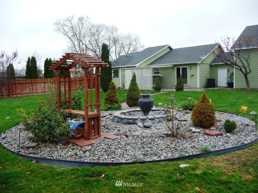 2241 Elgin Road Northeast Moses Lake, WA 98837 - Photo 3 of 15 Gallery Image 3