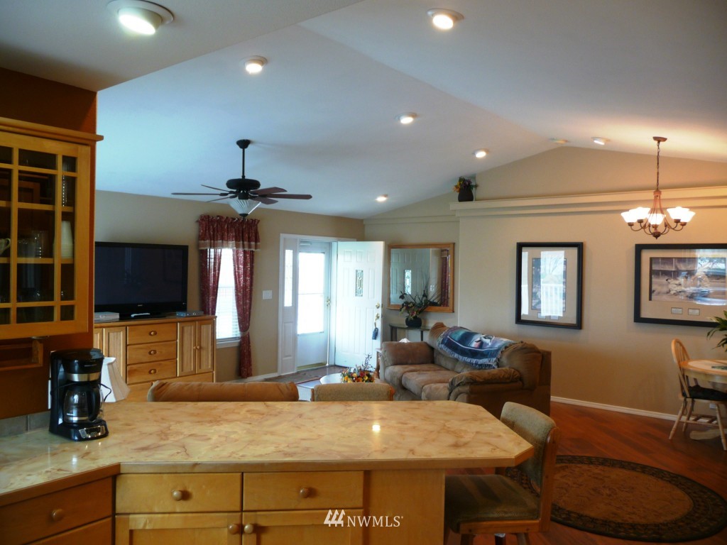 2241 Elgin Road Northeast Moses Lake, WA 98837 - Photo 6 of 15 Gallery Image 6