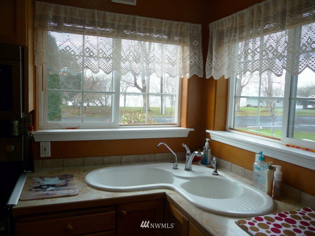 2241 Elgin Road Northeast Moses Lake, WA 98837 - Photo 8 of 15 Gallery Image 8