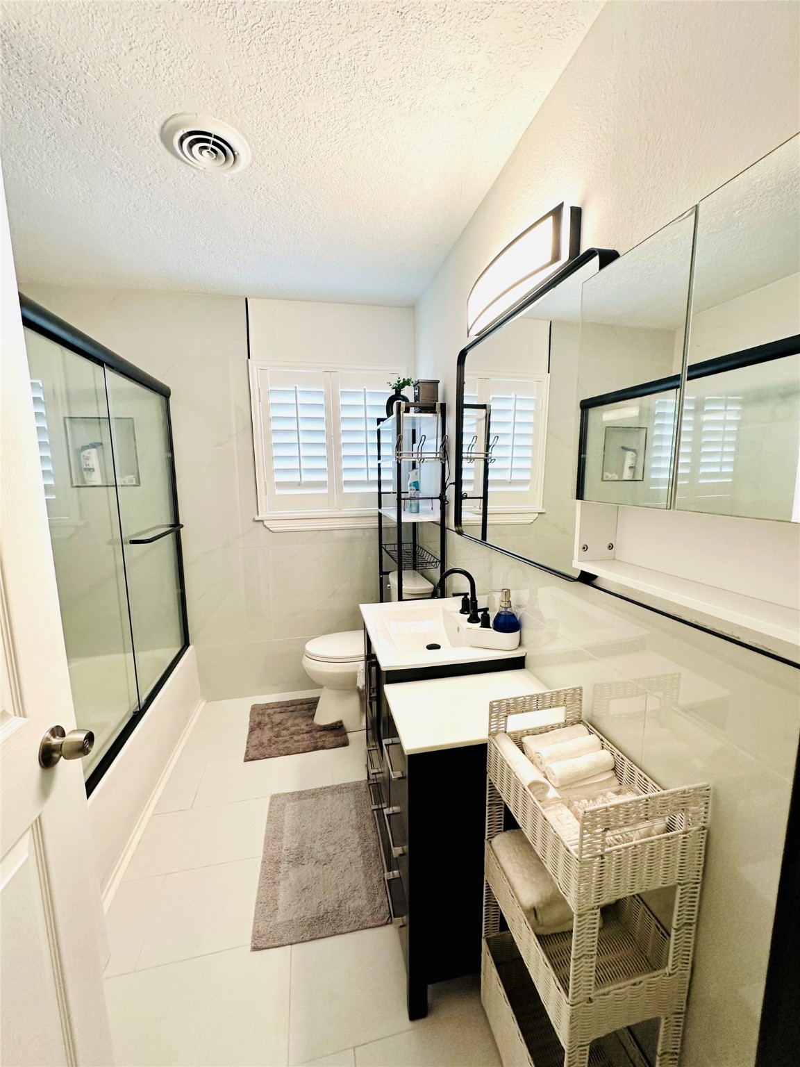 1426 Harbor View Drive Galveston, TX 77550 - Photo 8 of 16 a dining room with a table and chairs