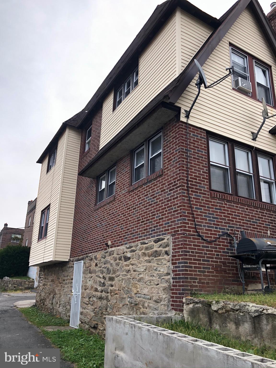 409 Hampden Road Upper Darby, PA 19082 - Photo 2 of 4