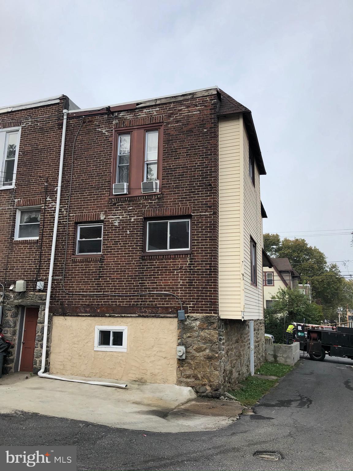 409 Hampden Road Upper Darby, PA 19082 - Photo 4 of 4