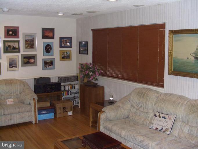 11712 Smoketree Road Potomac, MD 20854 - Photo 20 of 26 Living Room #3