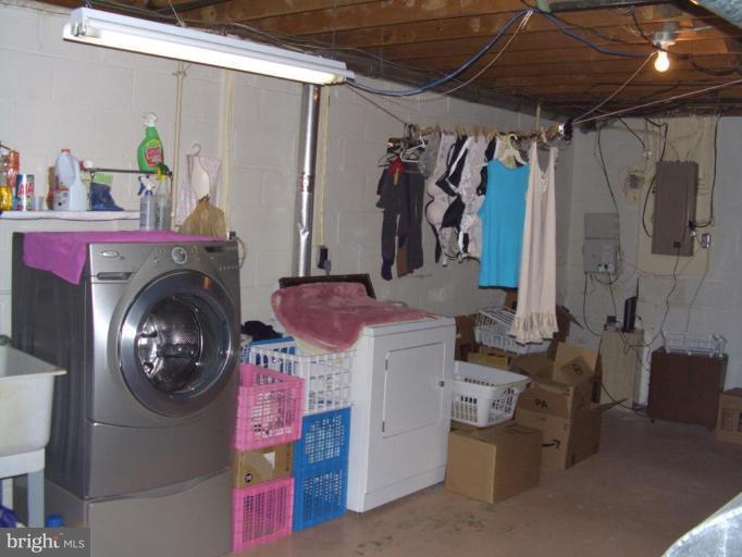 11712 Smoketree Road Potomac, MD 20854 - Photo 22 of 26 Laundry Area 1