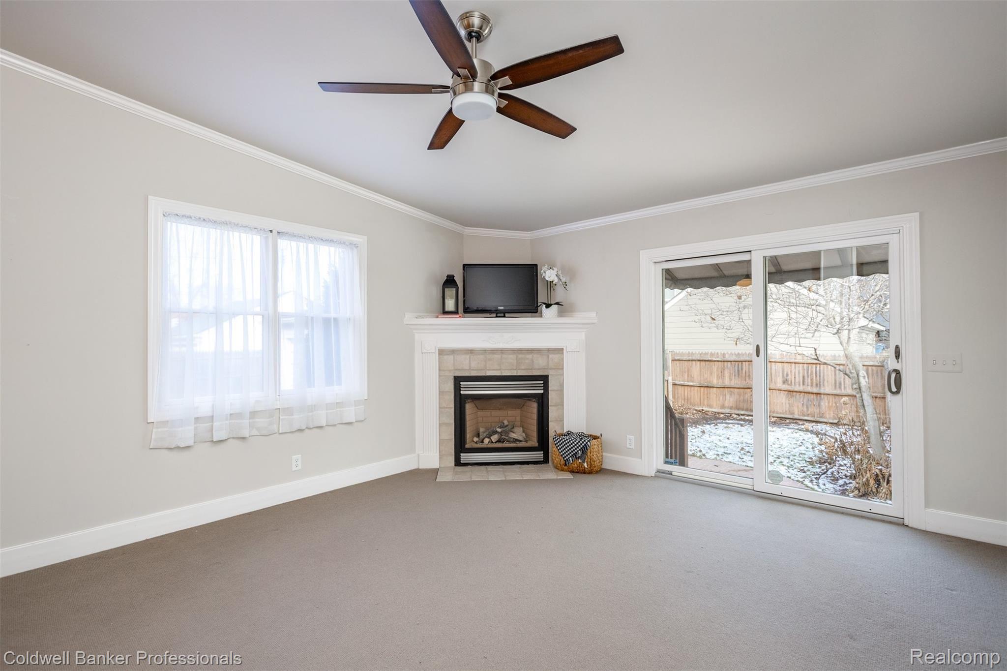 470 Cloverly Road Grosse Pointe, MI 48236 - Photo 6 of 12 470 Cloverly S030.jpg