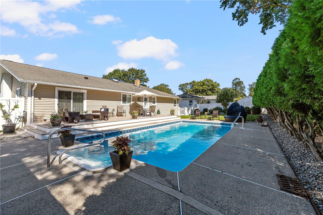 105 Coldbrook Drive Cranston, RI 02920 - Photo 29 of 33