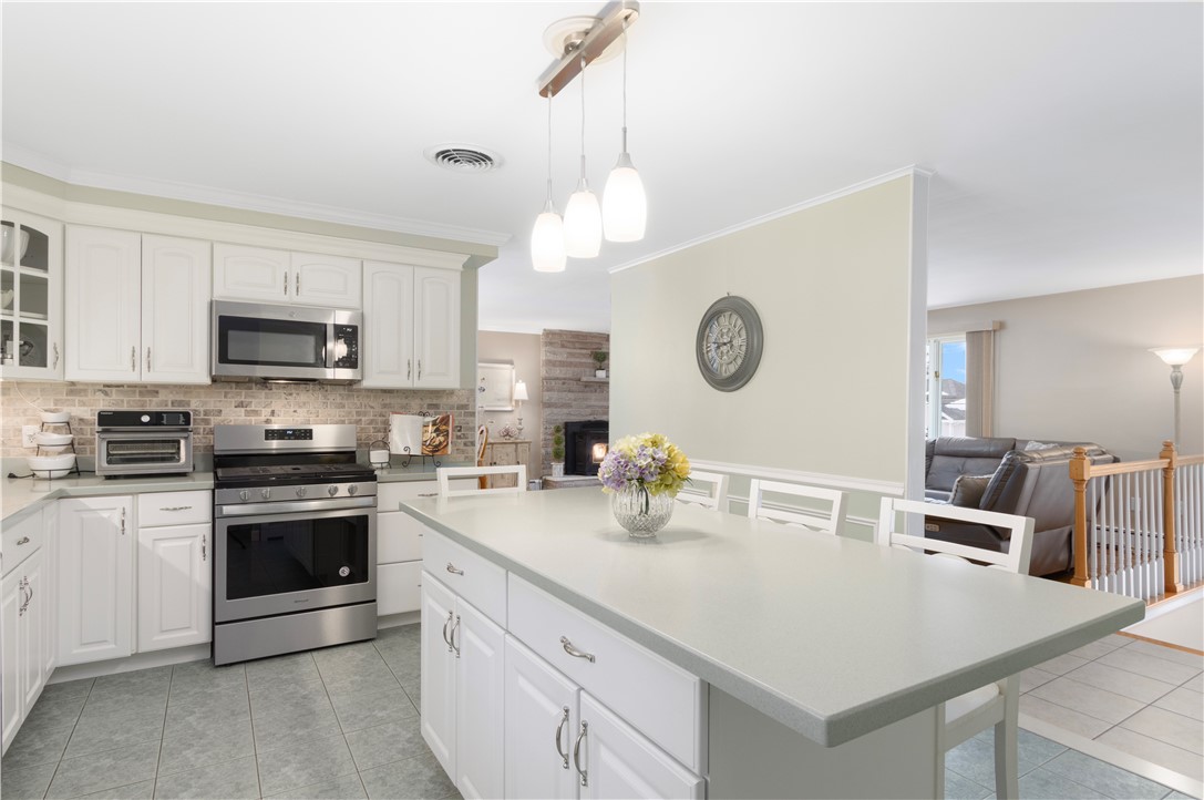 105 Coldbrook Drive Cranston, RI 02920 - Photo 4 of 33