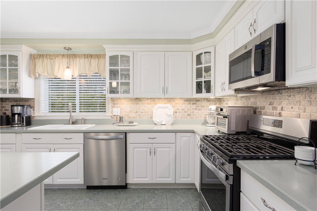 105 Coldbrook Drive Cranston, RI 02920 - Photo 5 of 33
