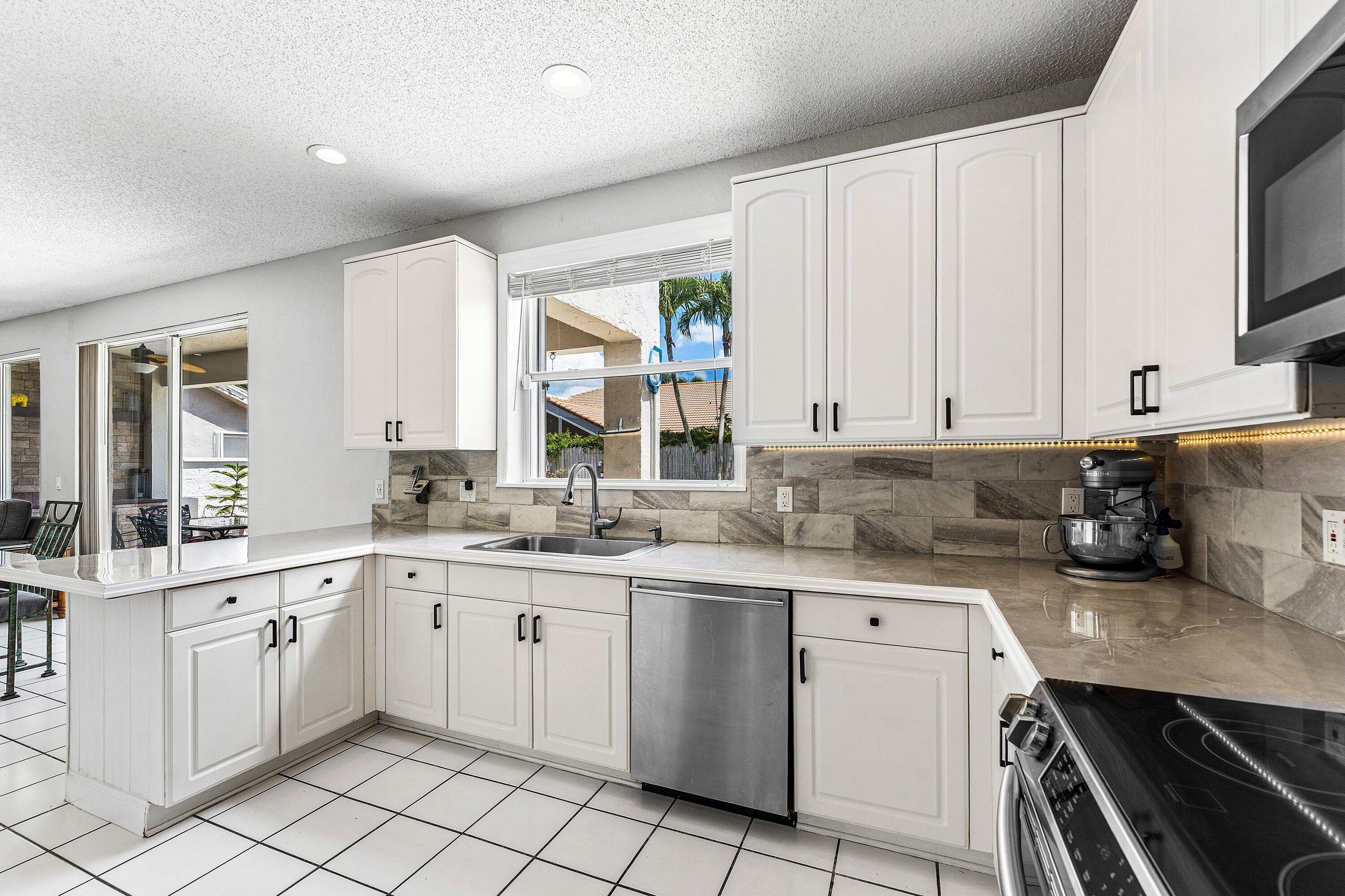 18250 Blue Lake Way Boca Raton, FL 33498 - Photo 16 of 50 Kitchen