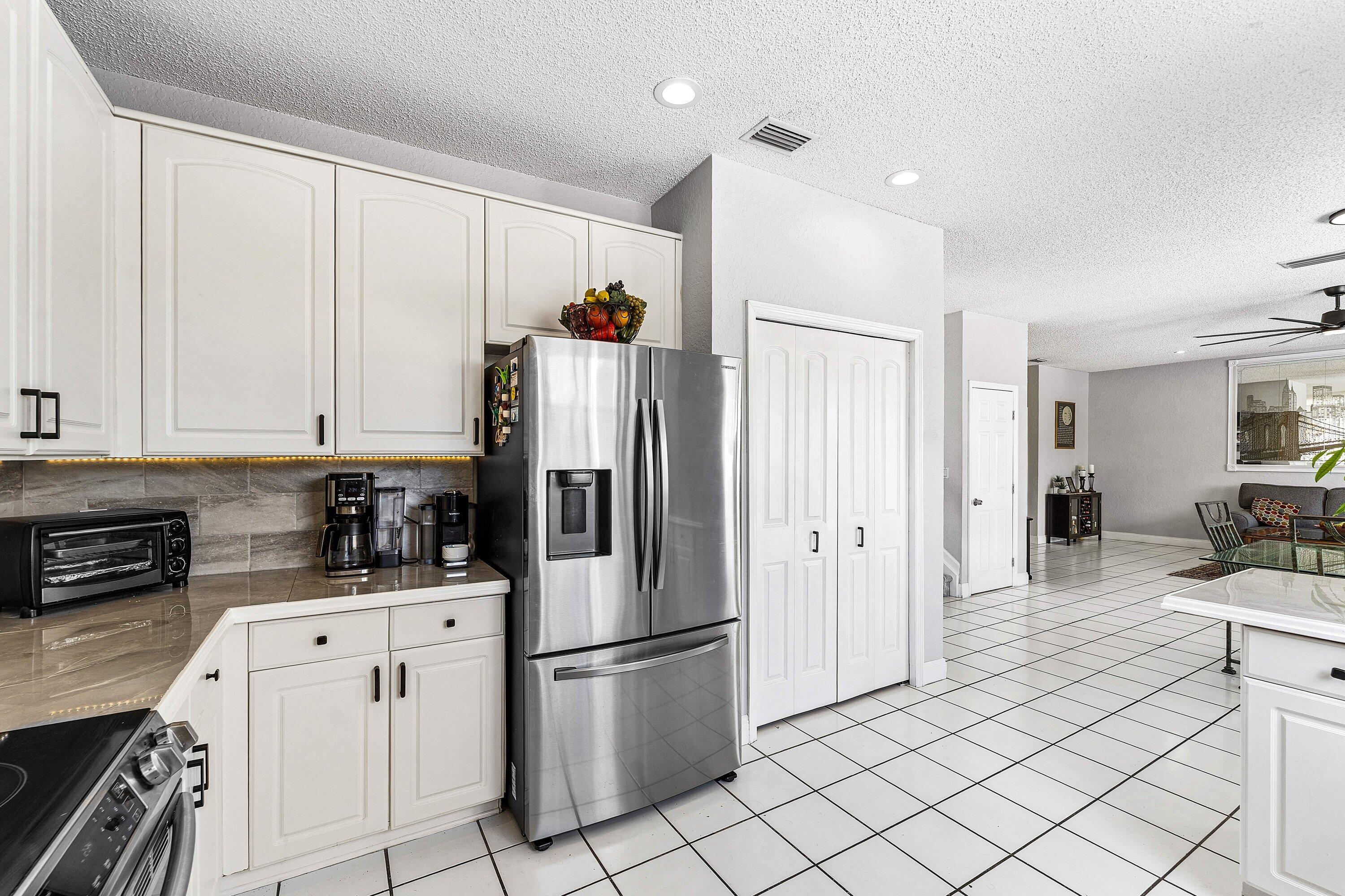 18250 Blue Lake Way Boca Raton, FL 33498 - Photo 18 of 50 Kitchen
