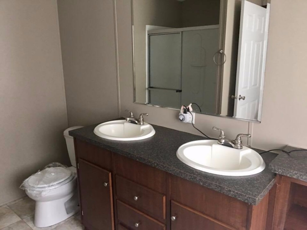 24129 Wilderness Road Jonesville, VA 24263 - Photo 12 of 28 Master bathroom