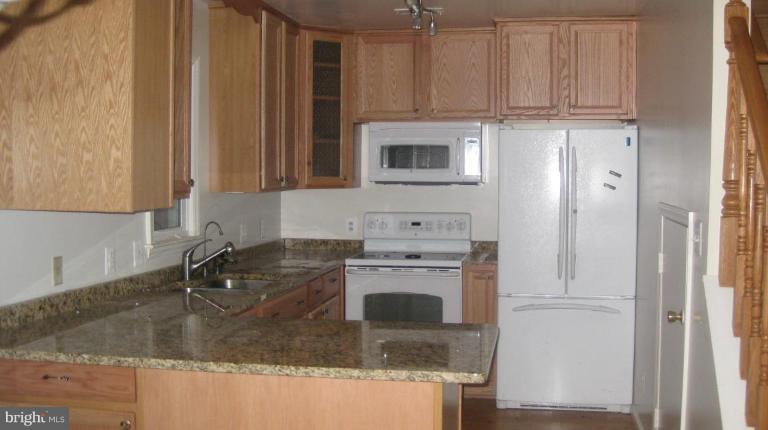 6006 Sunset Ridge Court Centreville, VA 20121 - Photo 2 of 2 Kitchen