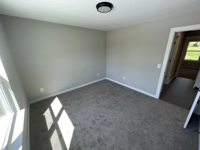 $1,800 | 561 West 20th Avenue, Springfield, TN 37172