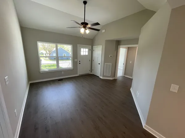 $1,700 | 561 West 20th Avenue, Springfield, TN 37172