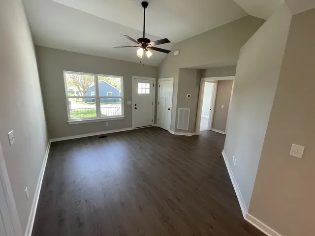 $1,800 | 561 West 20th Avenue, Springfield, TN 37172