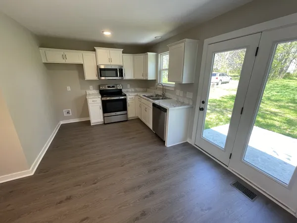 $1,700 | 561 West 20th Avenue, Springfield, TN 37172