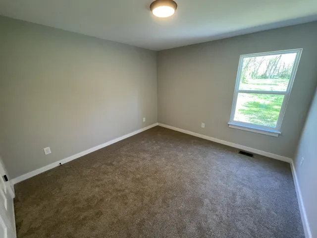 $1,800 | 561 West 20th Avenue, Springfield, TN 37172