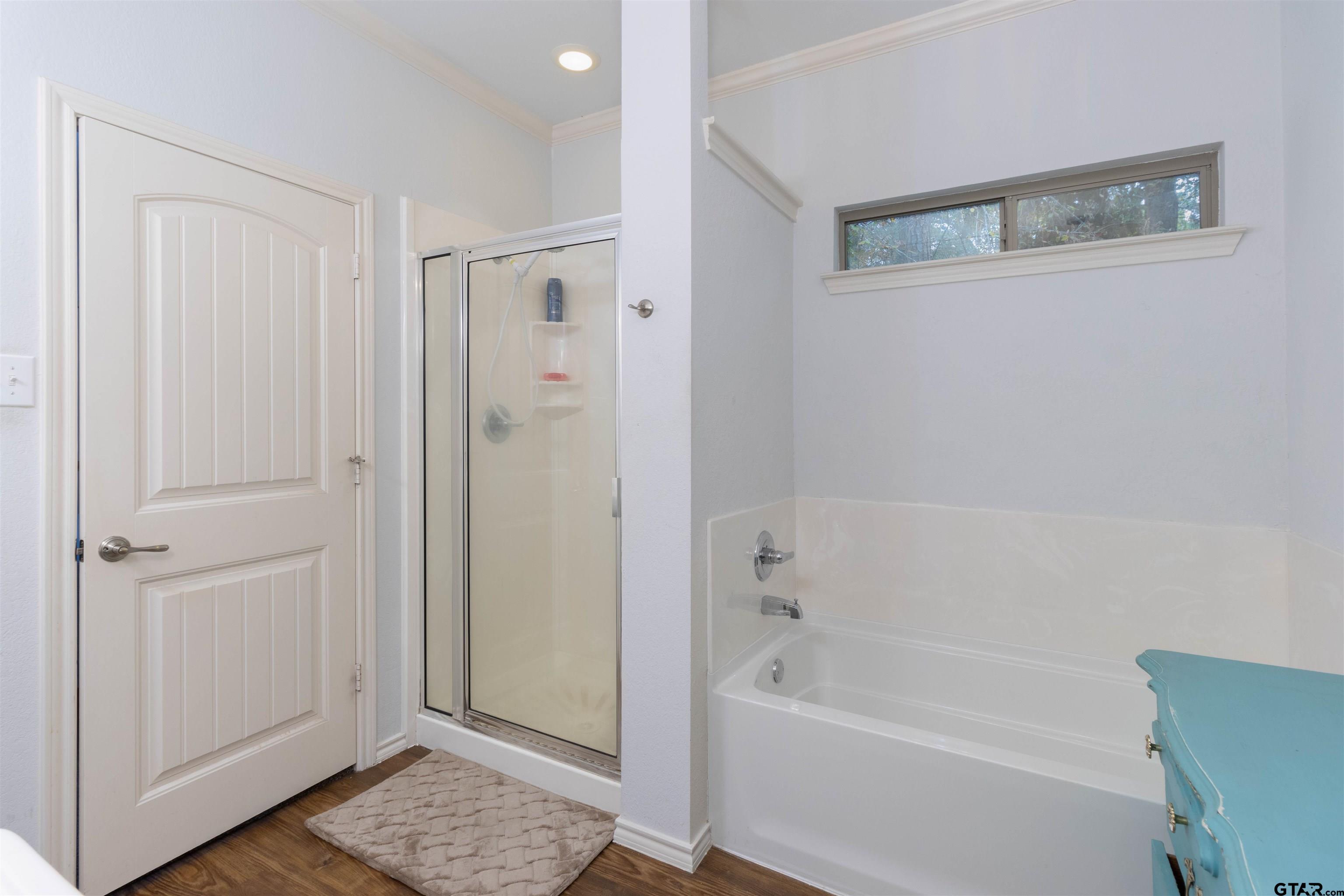 18424 Walnut Circle Flint, TX 75762 - Photo 13 of 26 a bathroom with a bathtub