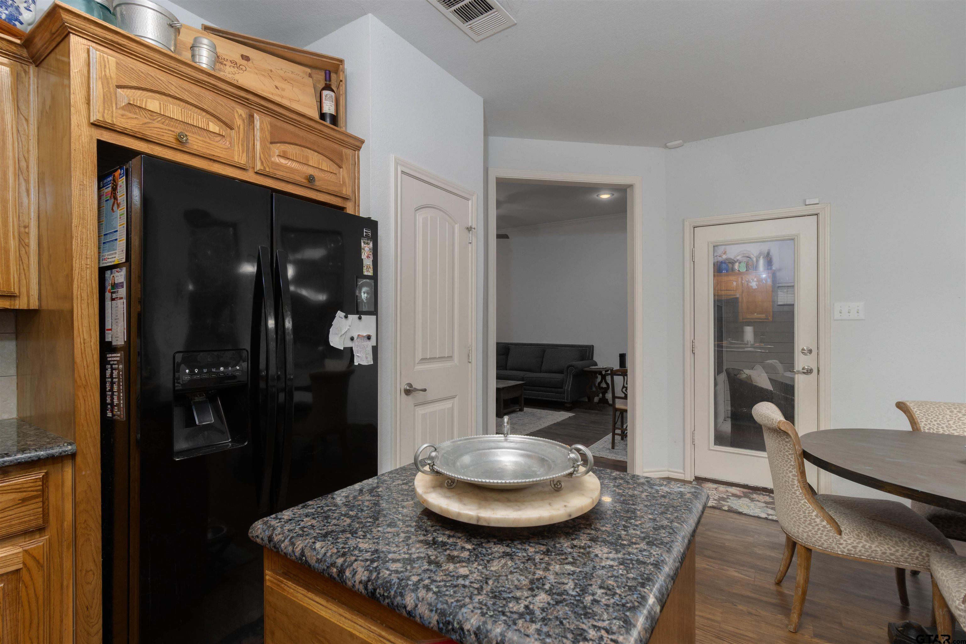 18424 Walnut Circle Flint, TX 75762 - Photo 9 of 26 a kitchen with a table and chairs